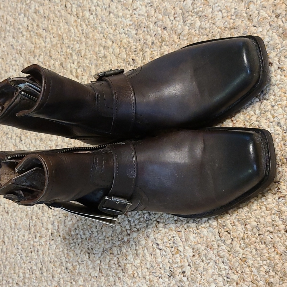 Frye Smith engineering short boots